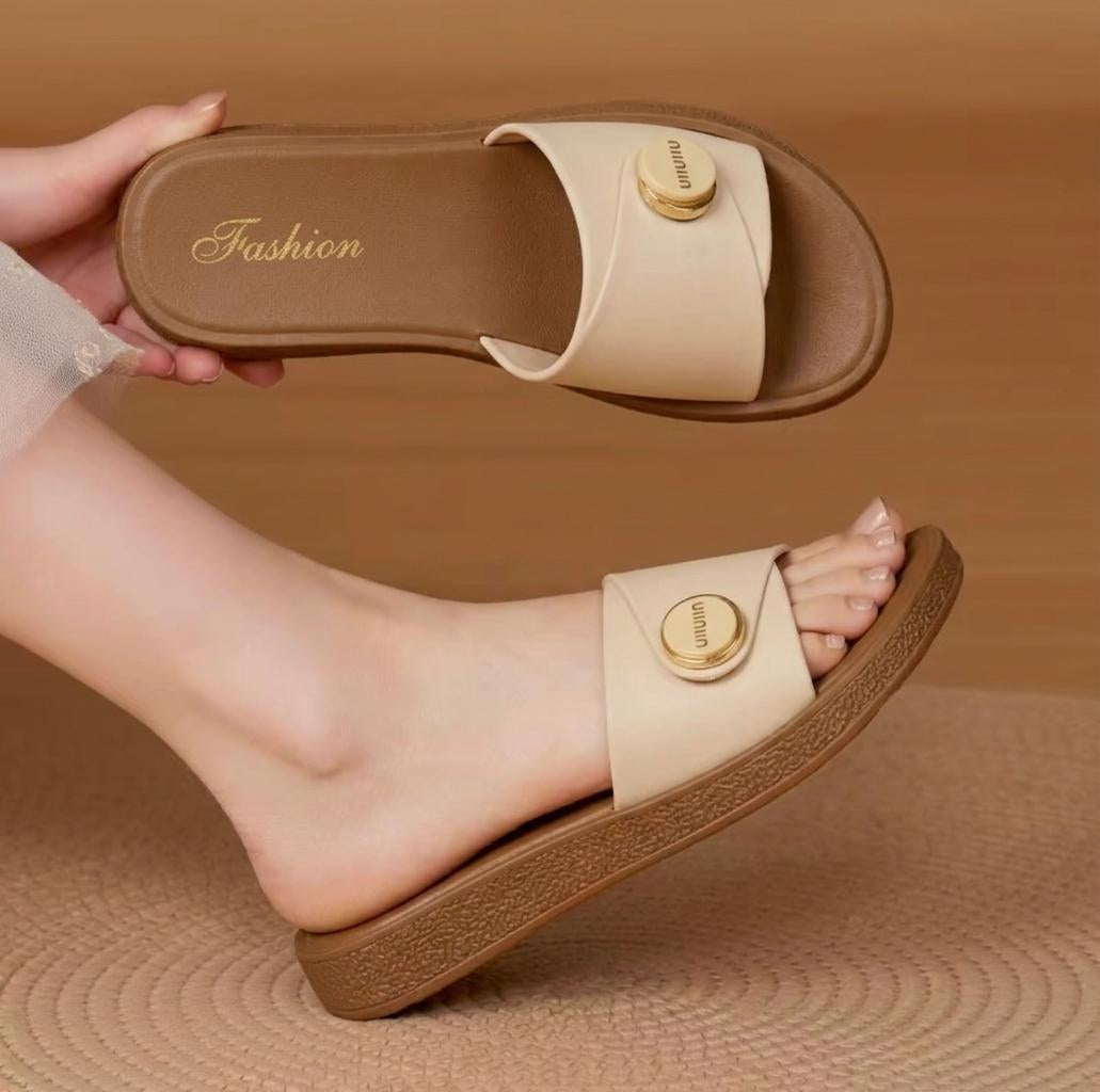 women fashion salippers