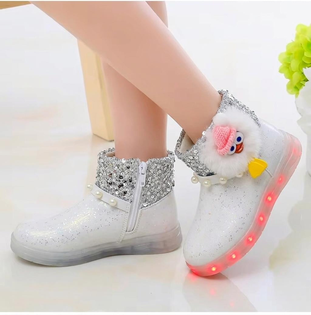 double eyes cap shoe